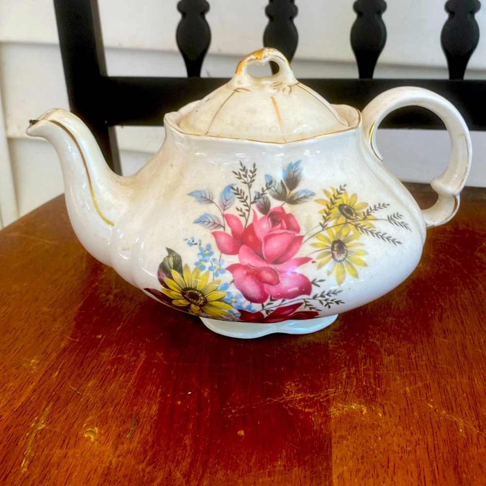 Vintage tea pot 🫖